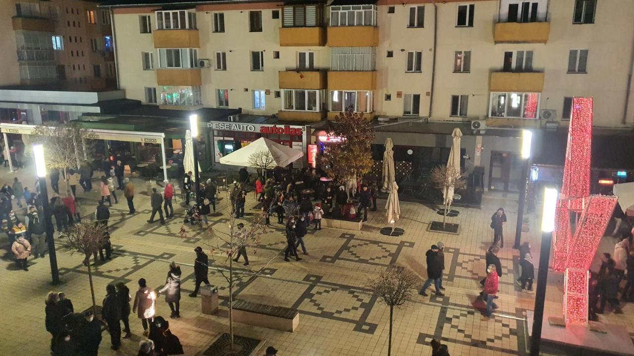 Appartamento Fim Apartament Hunedoara Esterno foto