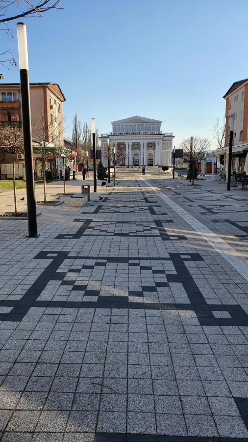 Appartamento Fim Apartament Hunedoara Esterno foto
