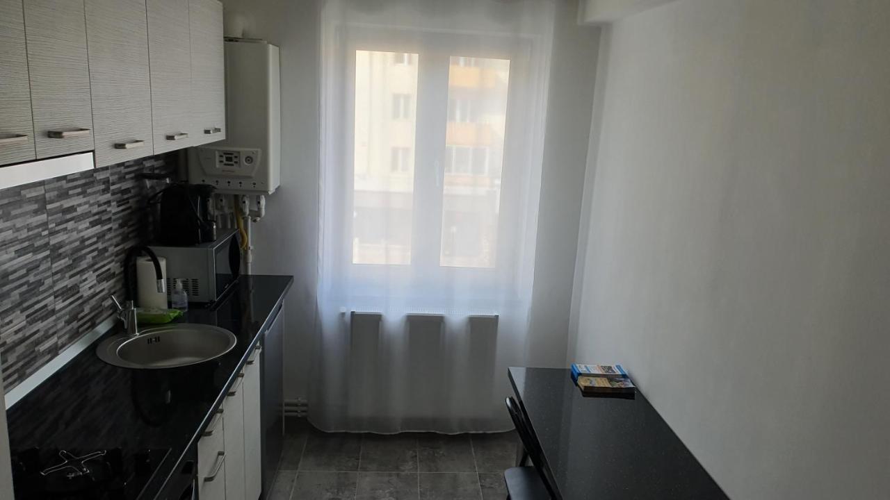 Appartamento Fim Apartament Hunedoara Esterno foto