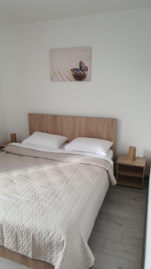Appartamento Fim Apartament Hunedoara Esterno foto