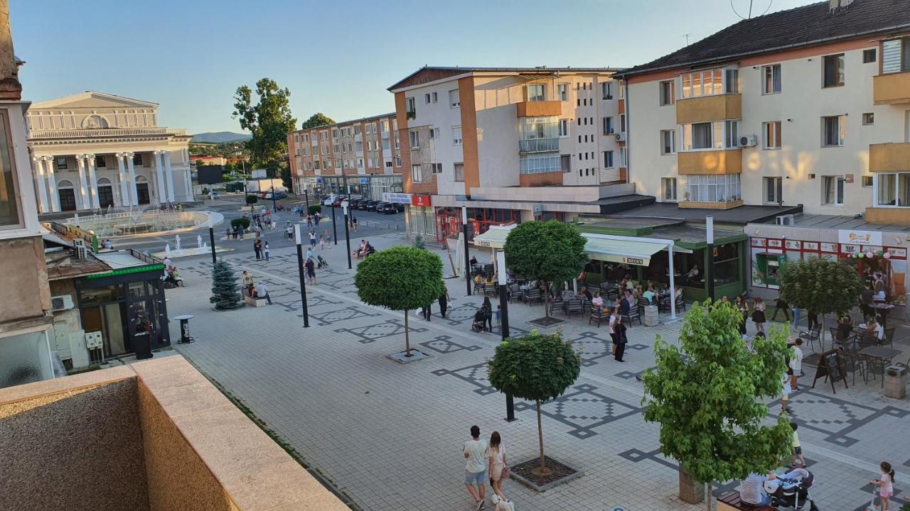 Appartamento Fim Apartament Hunedoara Esterno foto