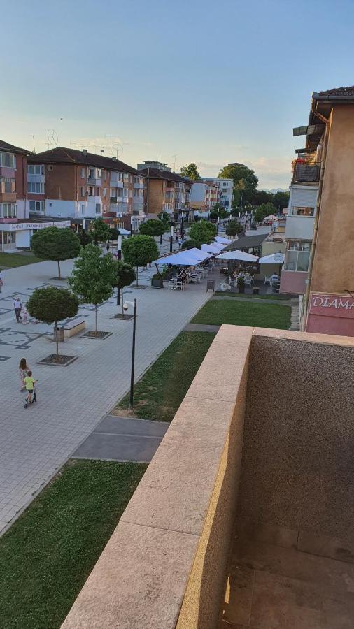 Appartamento Fim Apartament Hunedoara Esterno foto