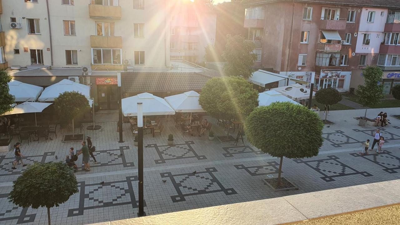 Appartamento Fim Apartament Hunedoara Esterno foto